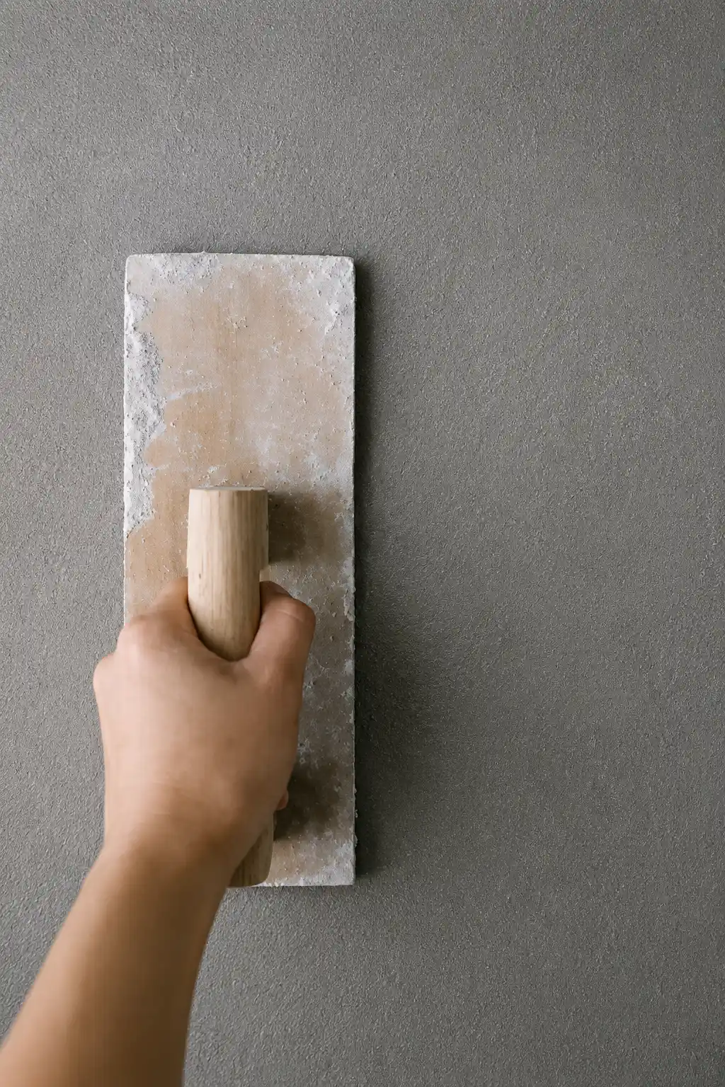 Skim Coating vs. Plastering: What’s the Difference?